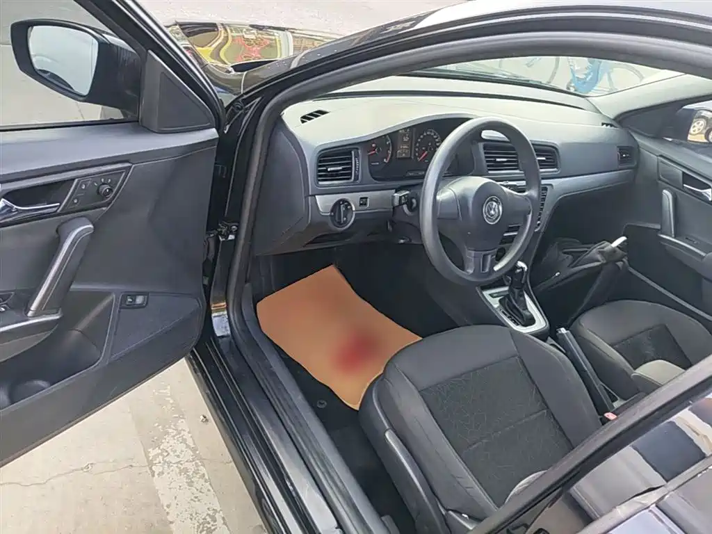 Volkswagen Lavida 2013 Facelift Classic 1.6L Automatic Trend фото 16