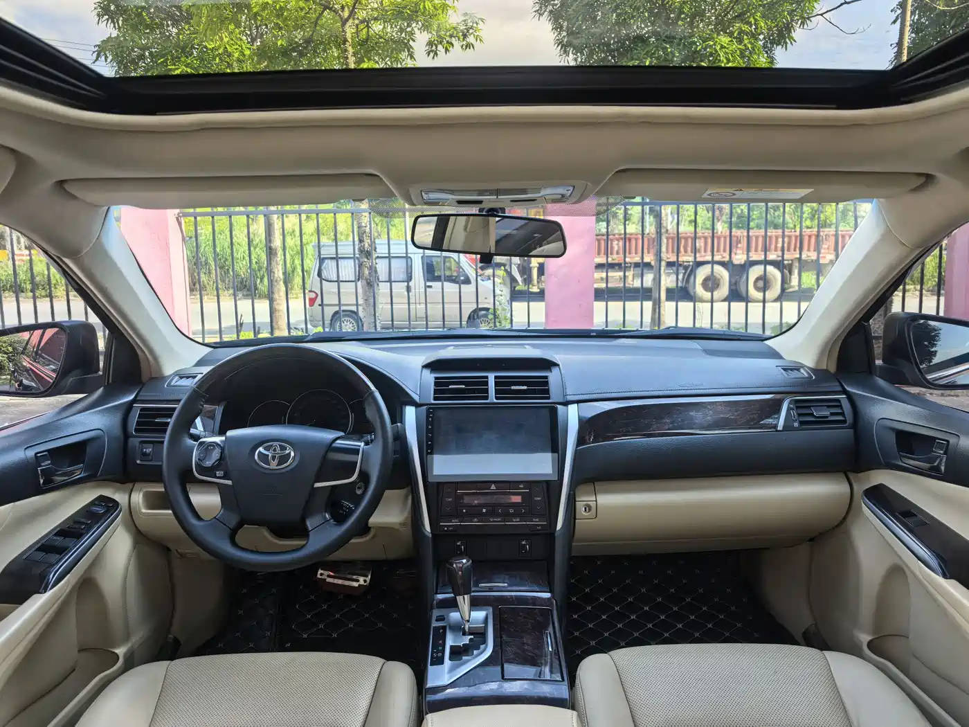 Toyota Camry 2015 2.0G Leading Edition фото 12