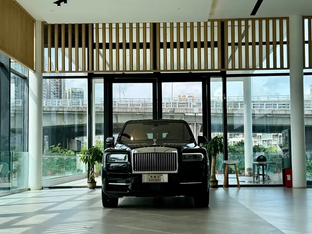 Фото 2 - Rolls-Royce Cullinan
