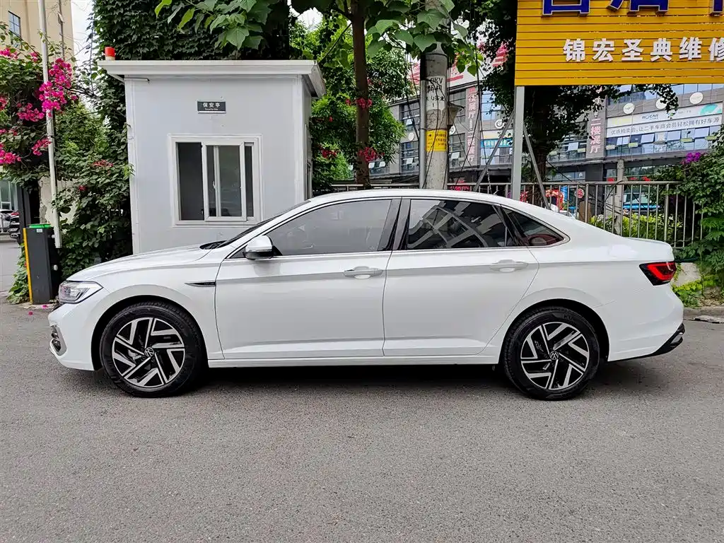 Volkswagen Sagitar 2025 300TSI DSG Surpass Edition фото 3