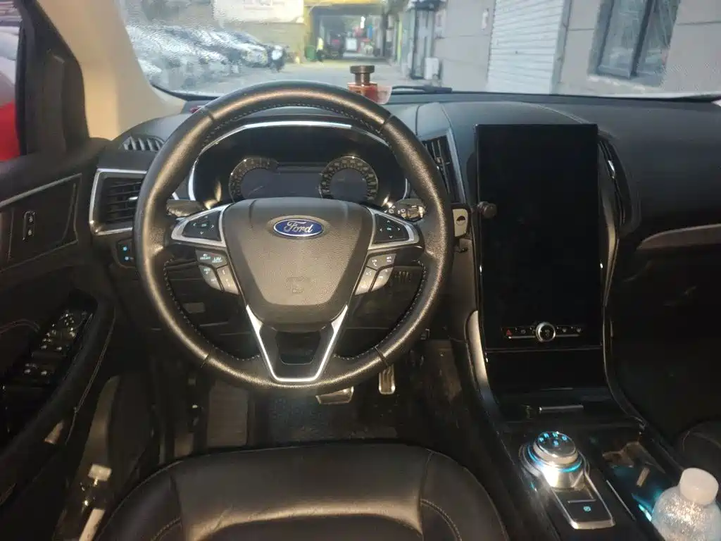 Фото 11 - Ford Edge