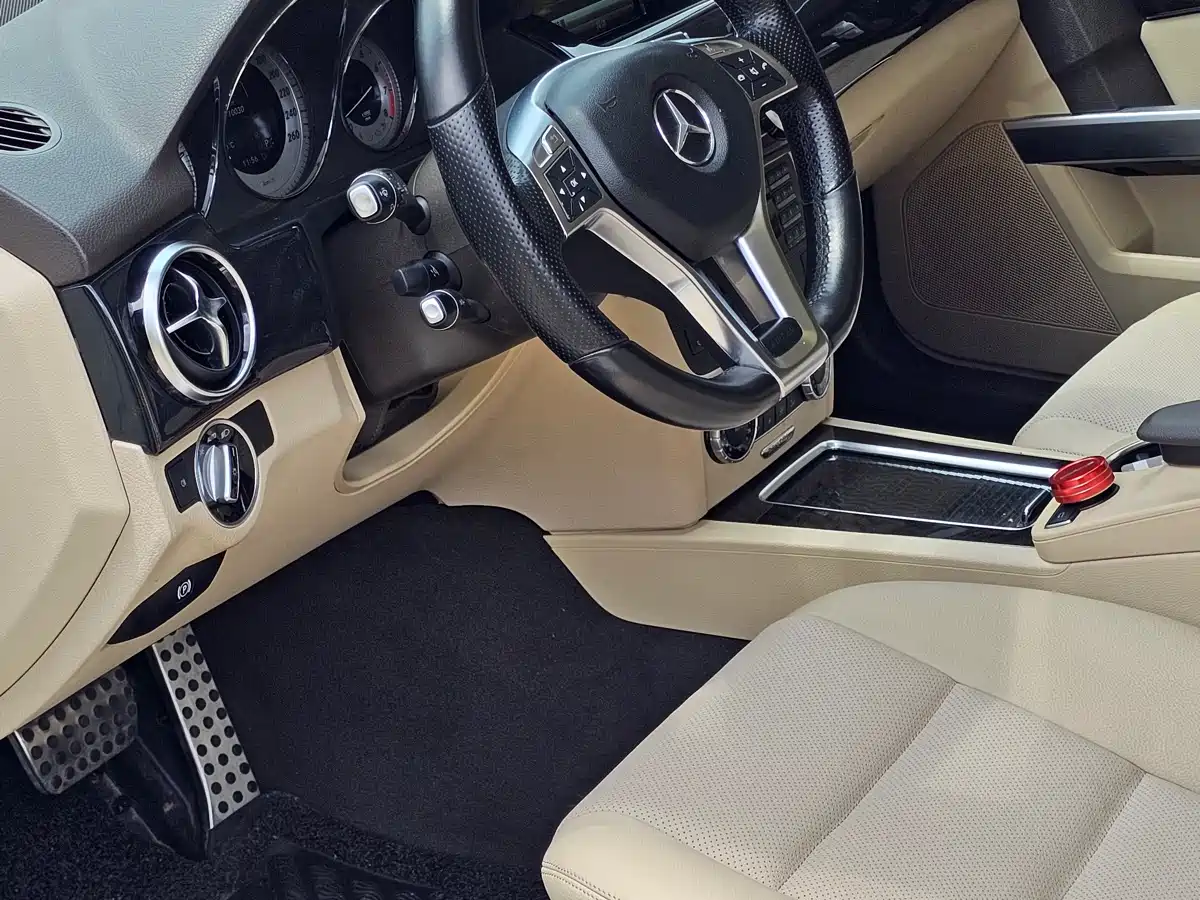 Mercedes-Benz GLK-Class 2015 GLK 300 4MATIC Luxury Ultimate Edition фото 6