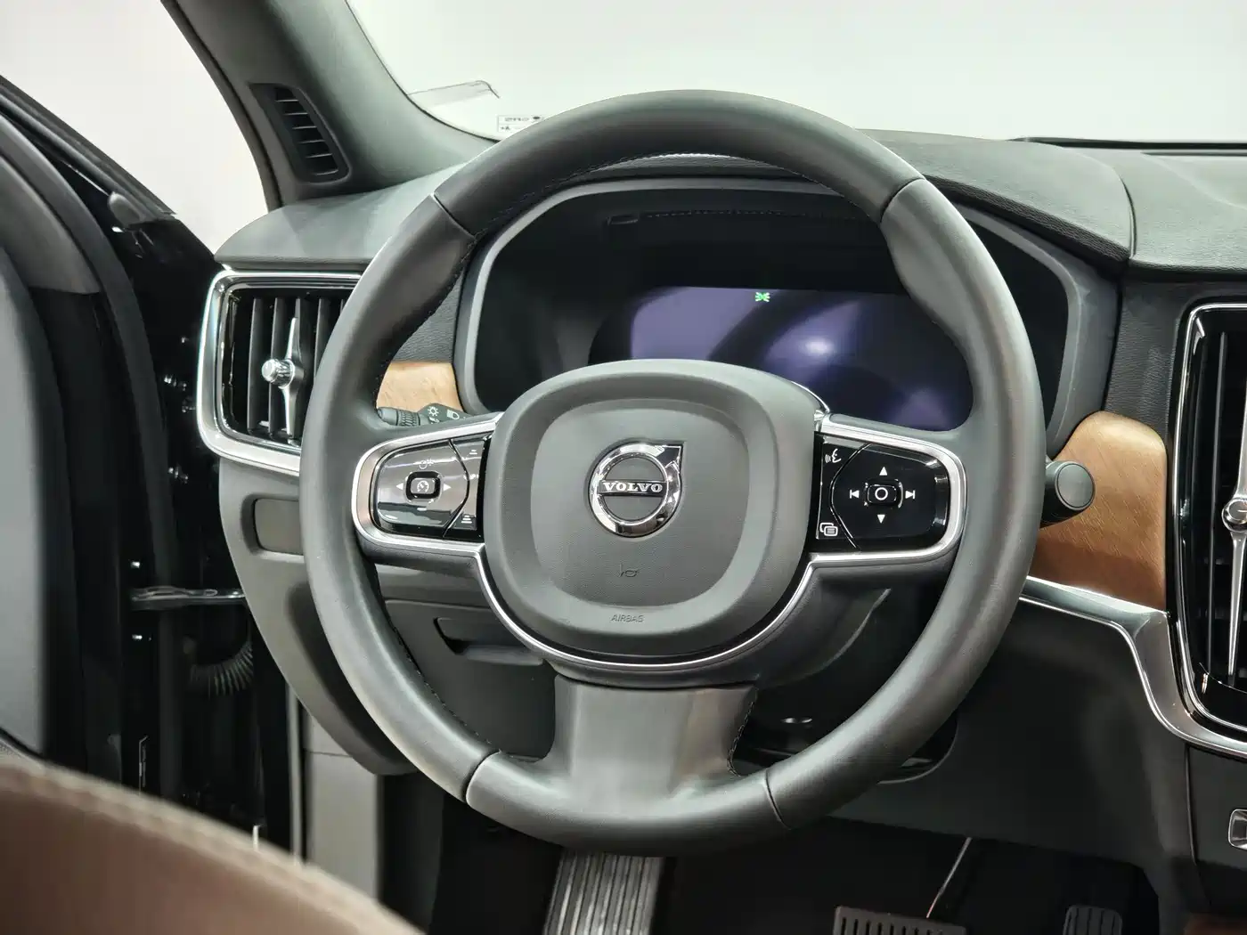 Volvo S90 2024 B5 Momentum Luxury Edition фото 15