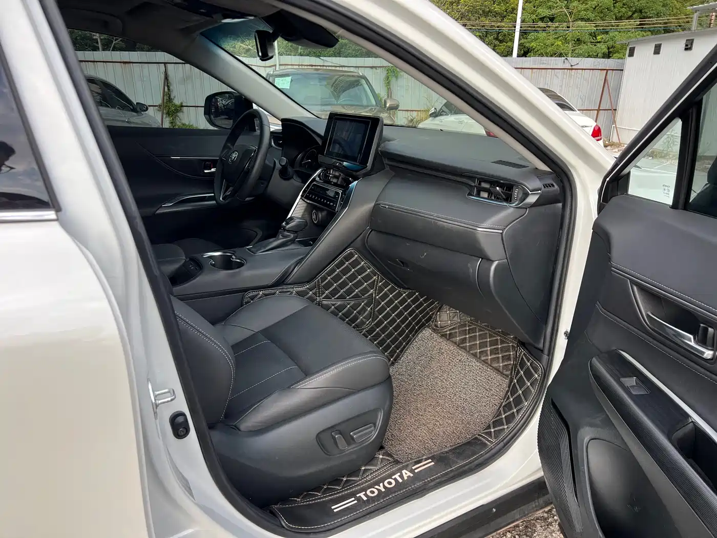Toyota Lingfang HARRIER 2022 2.0L CVT 2WD Premium Edition фото 16