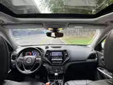 صورة 8 - Jeep Cherokee