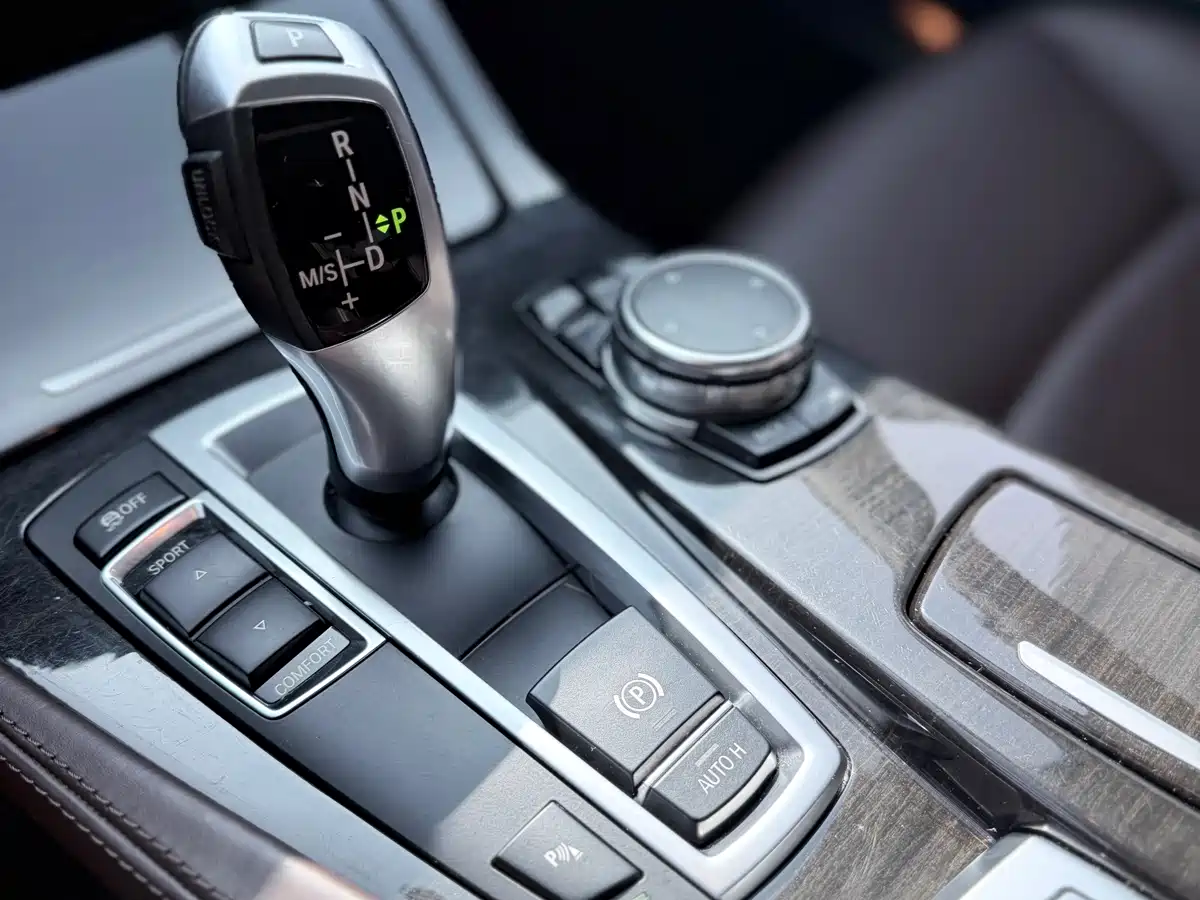 BMW 5 Series 2017 525Li Luxury Design Package фото 6