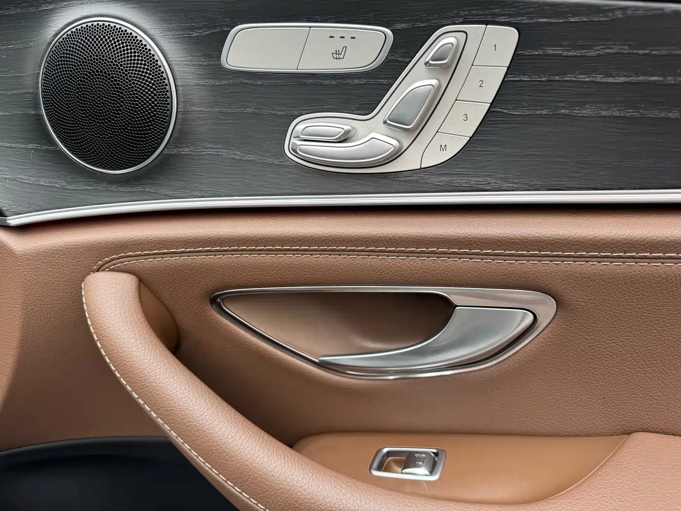 Mercedes-Benz E-Class New Energy 2023 E 350 e L Plug-in Hybrid Sport Sedan фото 23