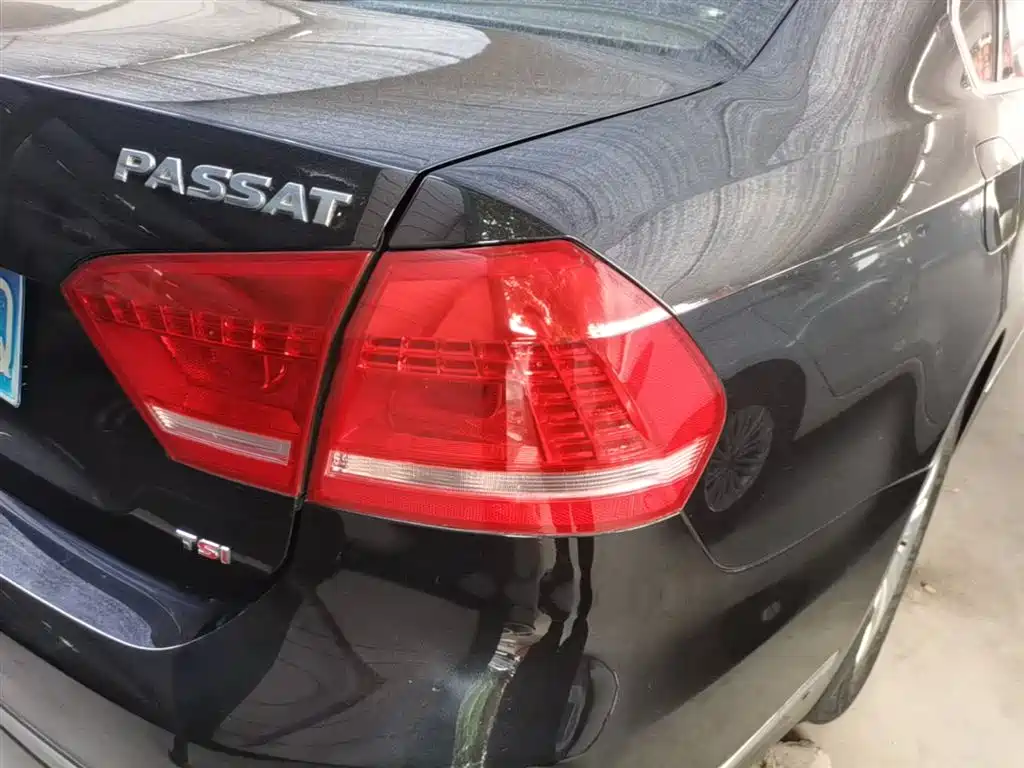 Volkswagen Passat 2014 1.8TSI DSG Luxury Edition фото 8