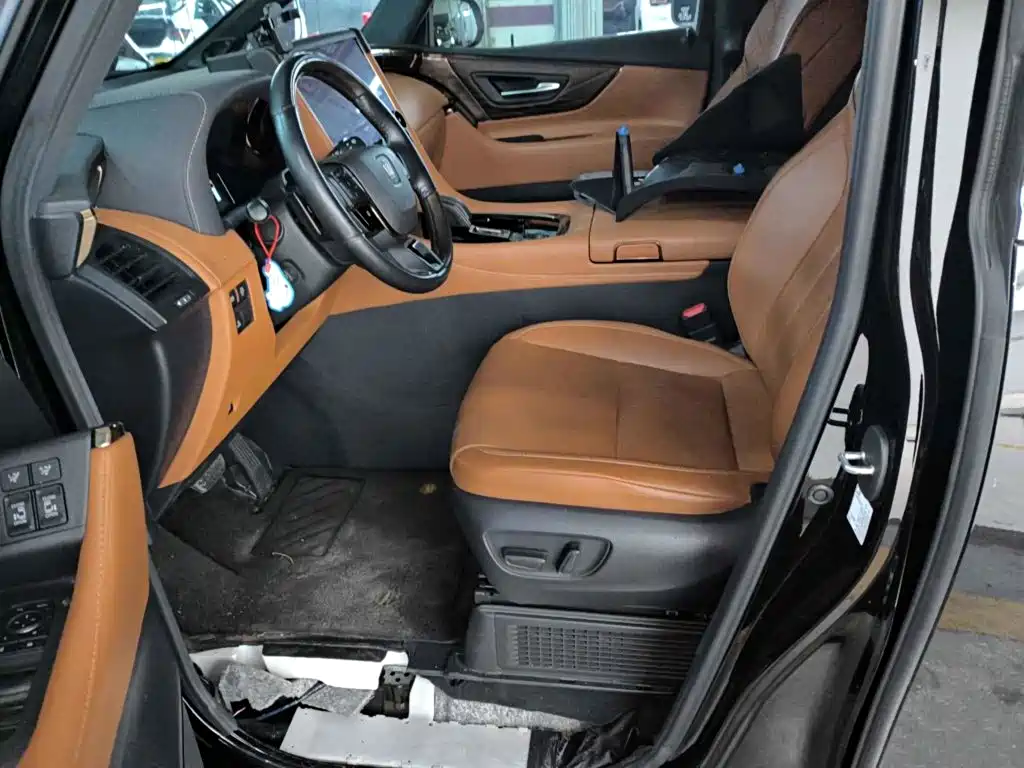 Фото 8 - Toyota Vellfire