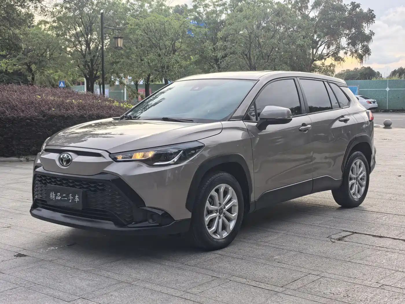 Toyota Frontlander 2023 2.0L CVT Leading Edition