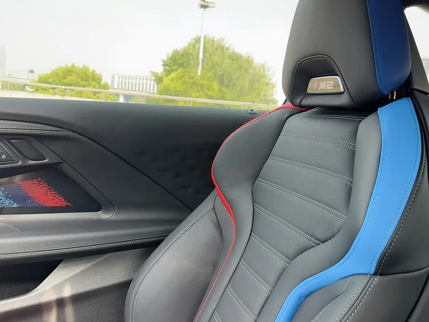 BMW M2 2024 M2 фото 11