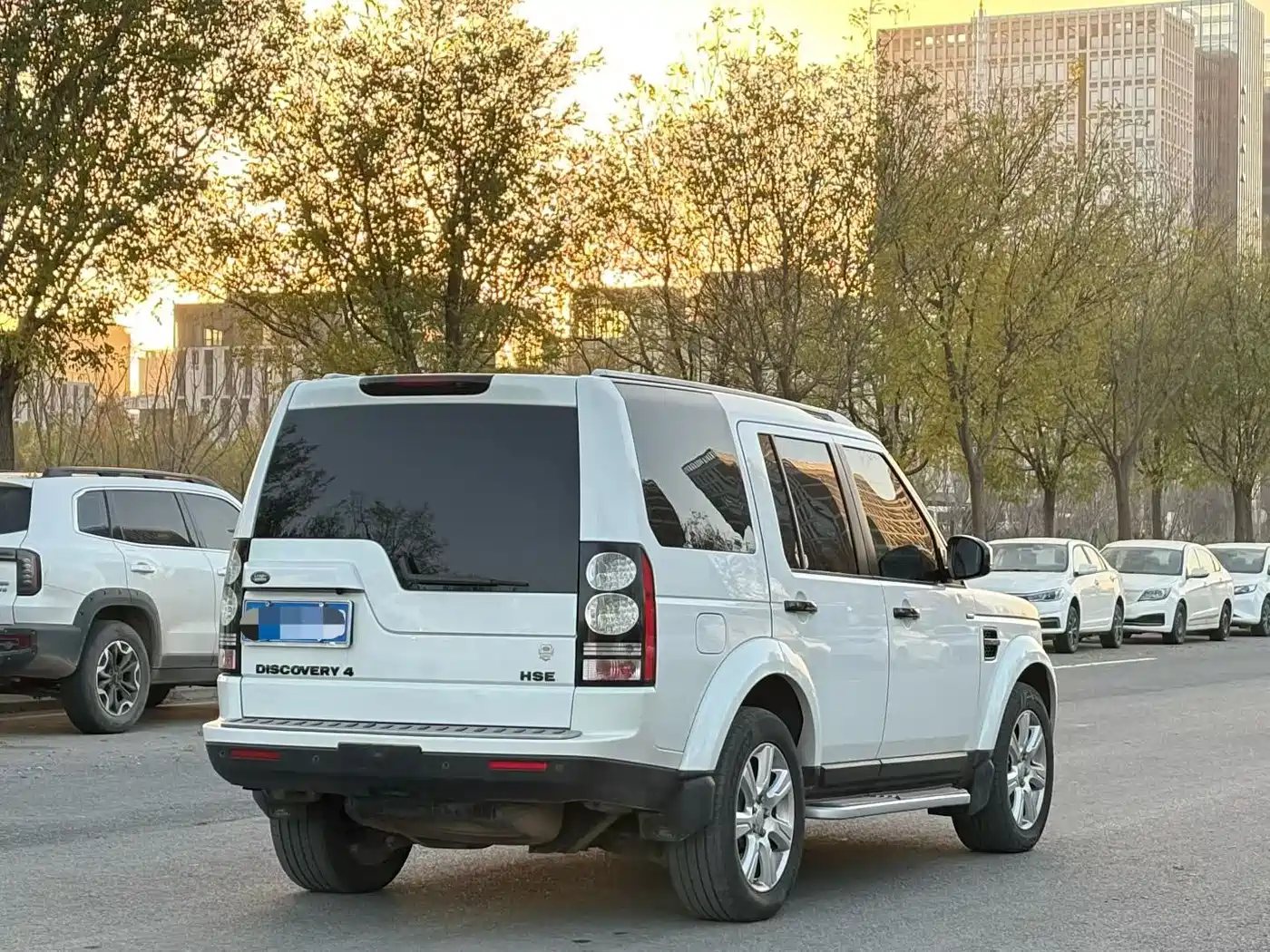 Land Rover Discovery 2015 3.0 SC V6 SE фото 14