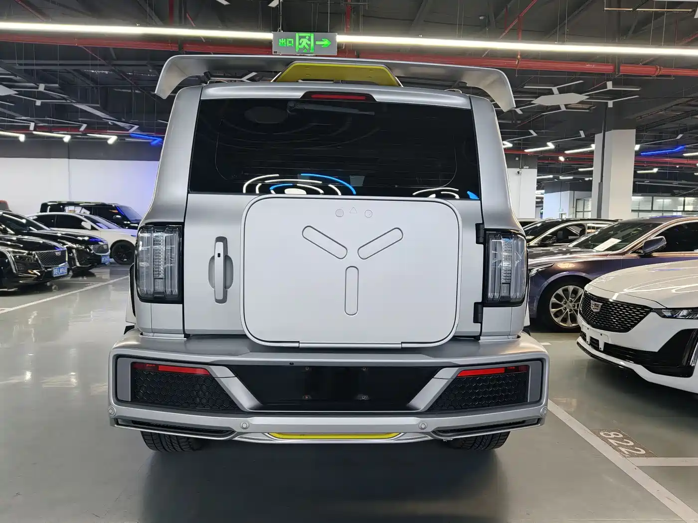 TANK CO CREATION TANK 300