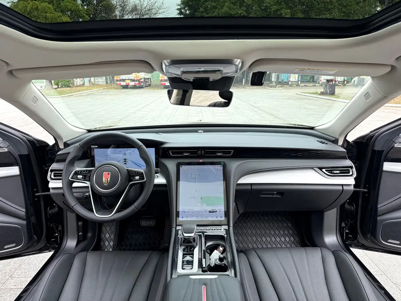 Hongqi H5 2025 2.0T Automatic Flag Celebration 500,000 Units Anniversary Edition фото 10