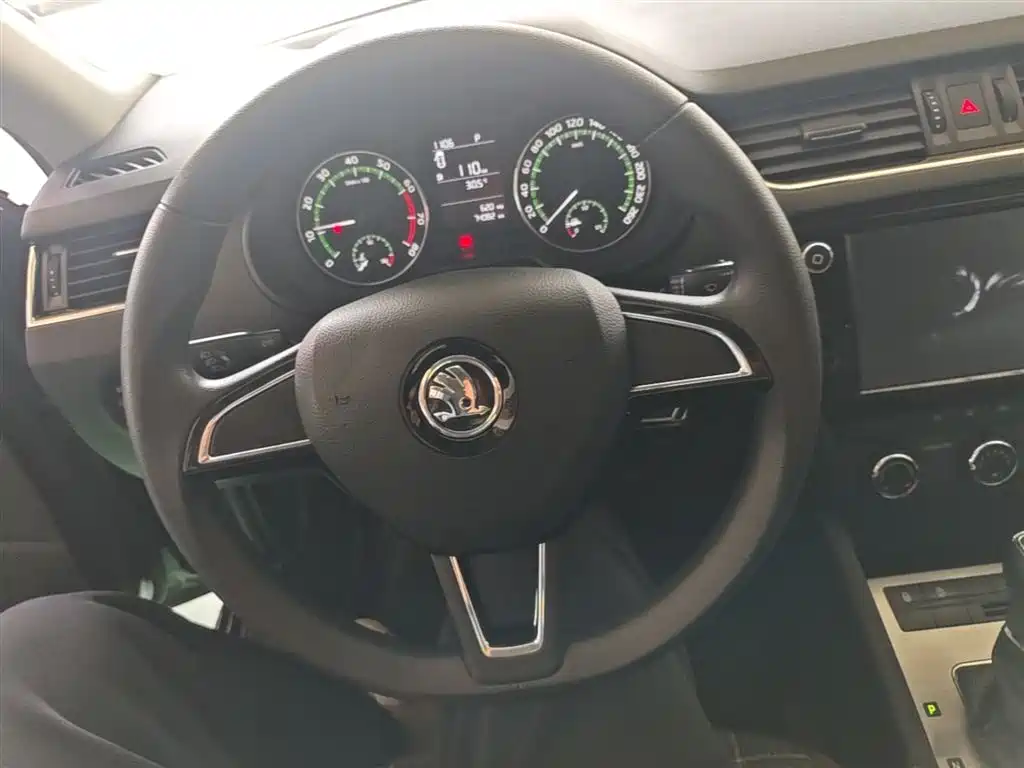 Škoda Octavia 2018 TSI230 DSG Comfort Edition фото 11