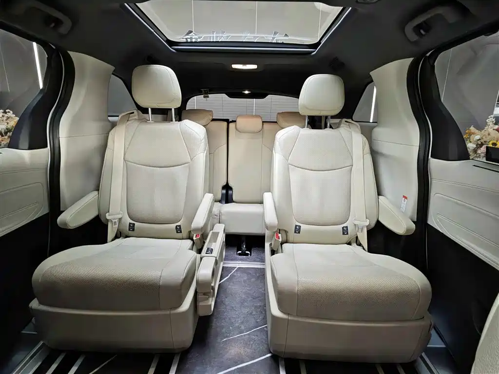 Toyota Granvia 2023 2.5L Hybrid Prestige PLUS Edition фото 12