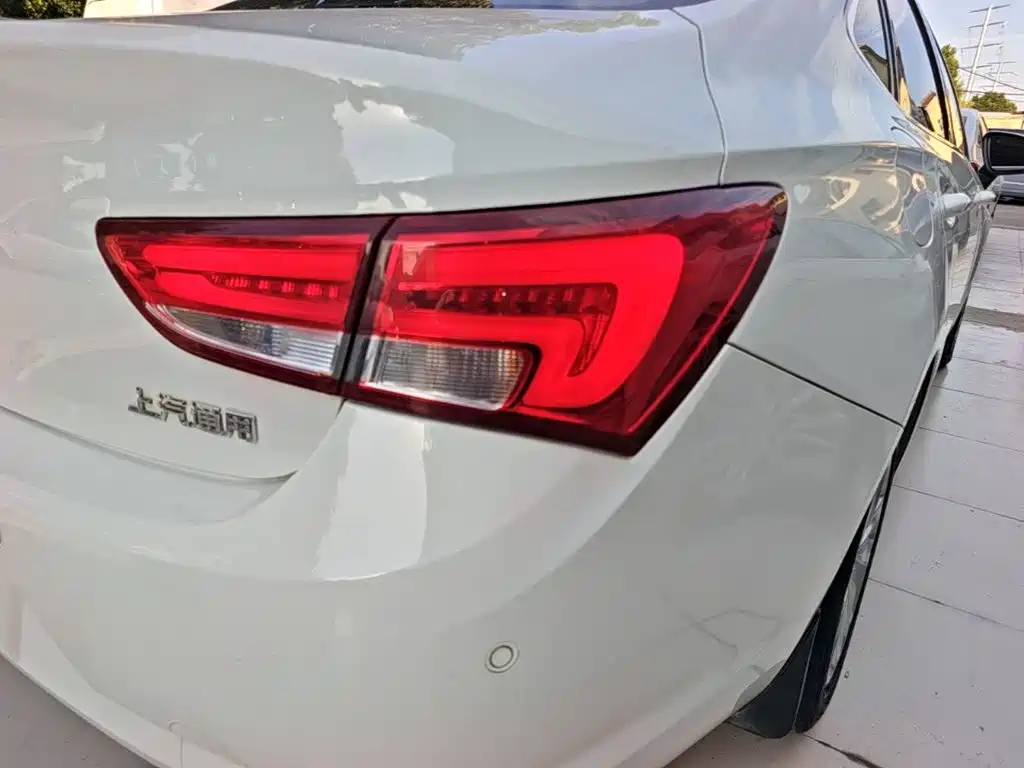 Фото 8 - Buick Verano
