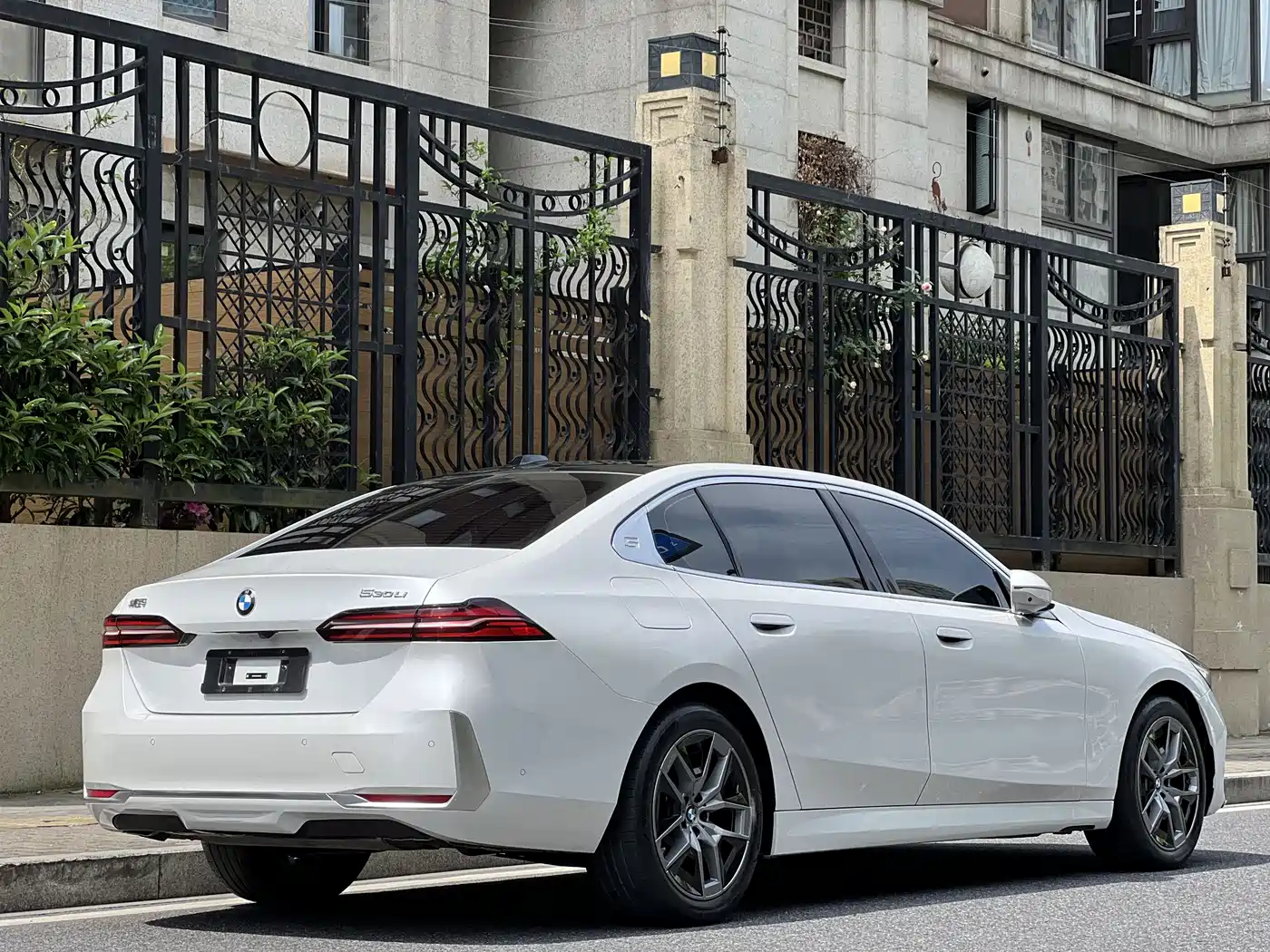 BMW 5 Series 2024 530Li Leading Model Luxury Package фото 6