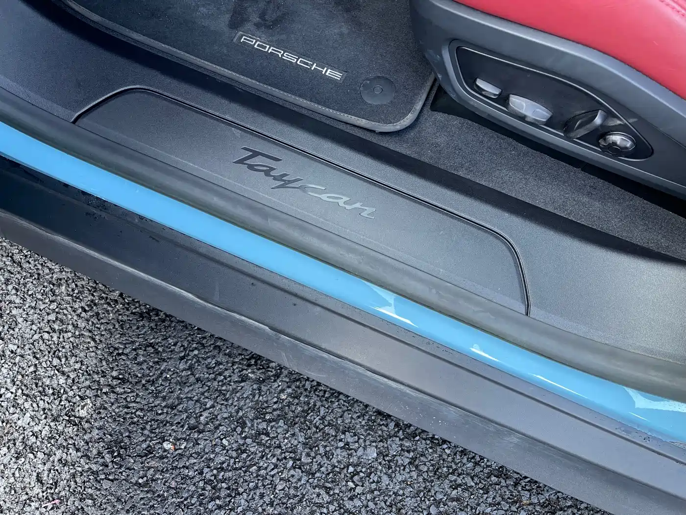Porsche Taycan фото 17
