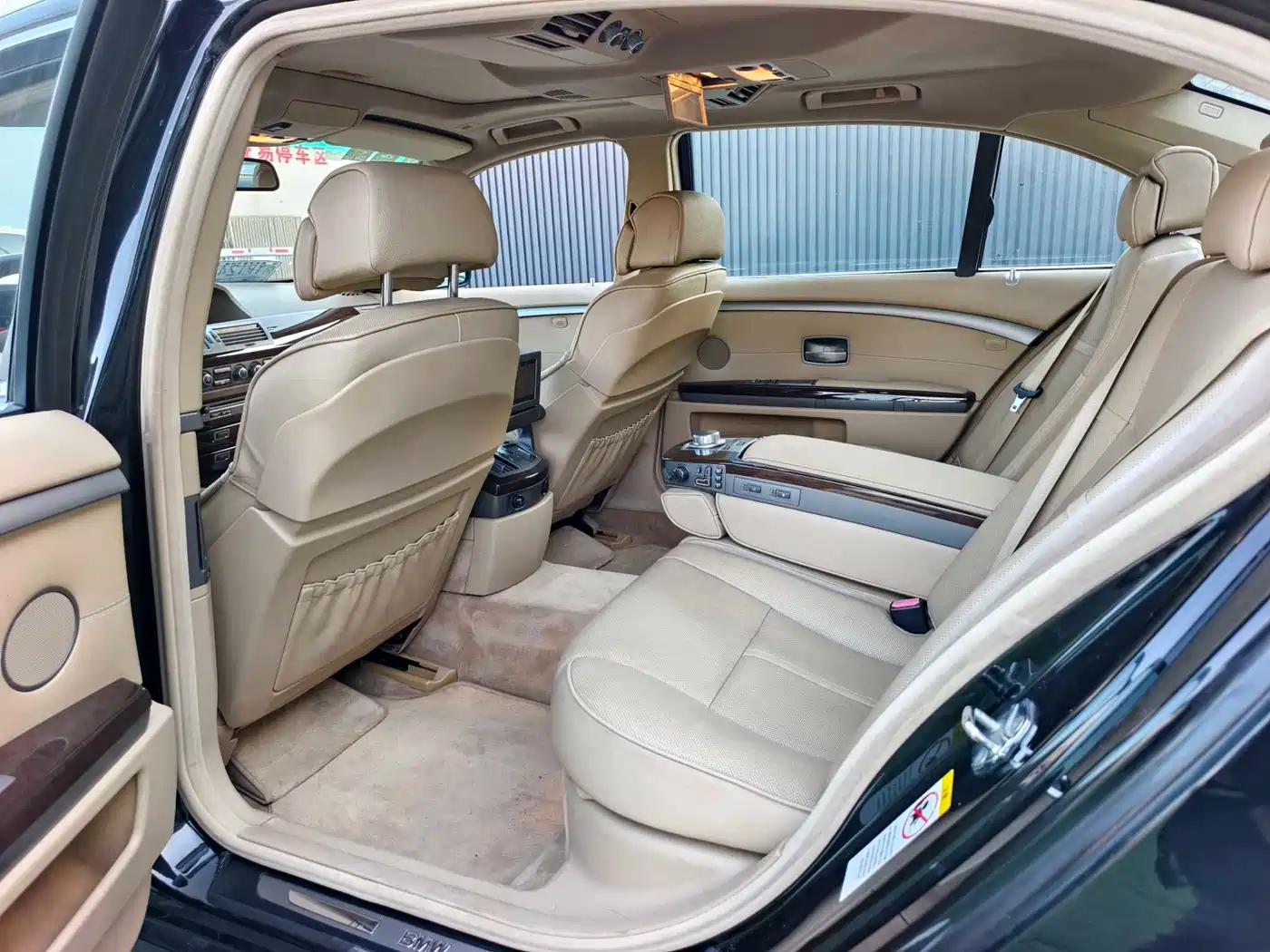 BMW 7 Series 2005 Model 740Li фото 8
