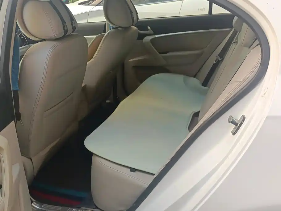 Geely Emgrand 2015 2015 Sedan 1.5L Manual Upward Edition
