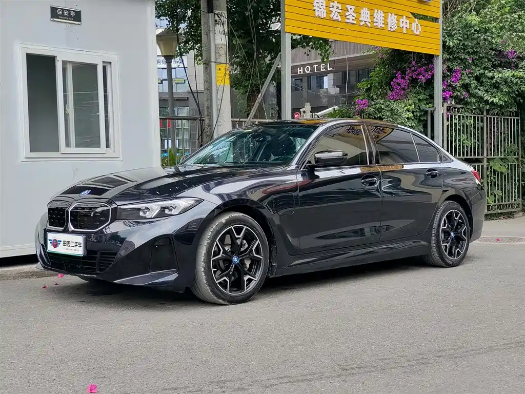 BMW i3 2023 eDrive 40 L Shadowline Package