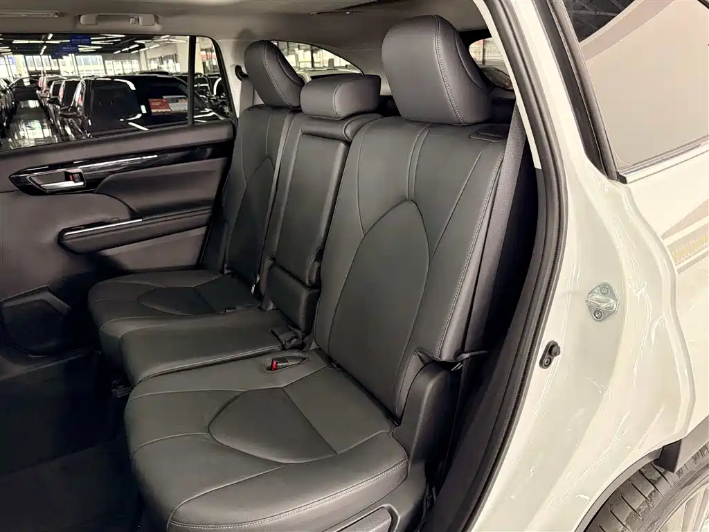 Toyota Highlander 2023 2.5L Smart Hybrid Dual Engine AWD Premium 7-Seater фото 13