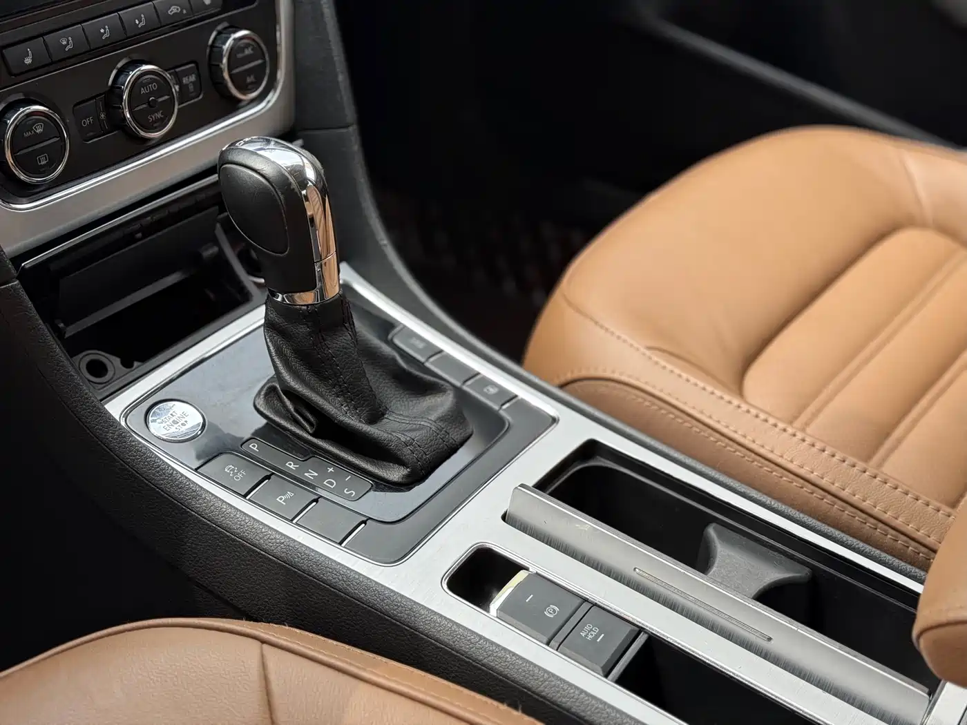 Volkswagen Passat 2015 1.8TSI DSG Prestige Edition фото 12