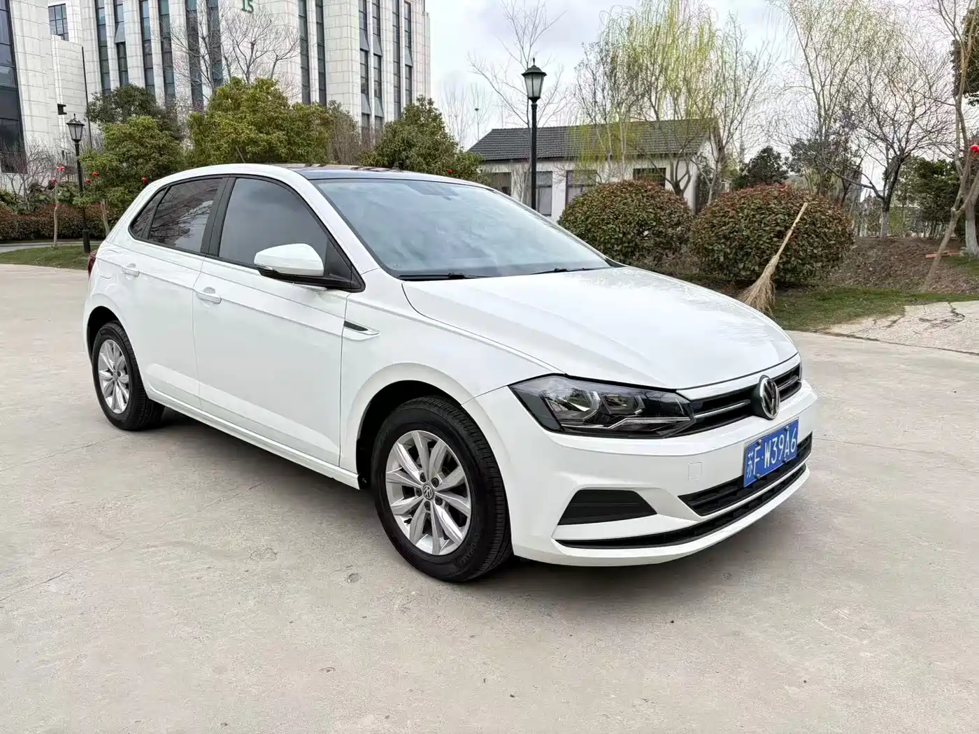 Volkswagen Polo 2019 Plus 1.5L Automatic Colorful Tech Edition фото 3