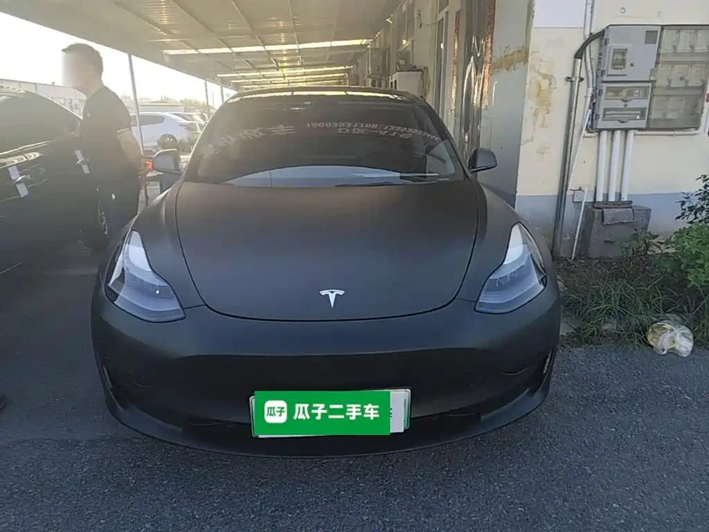 Фото 3 - Tesla Model 3