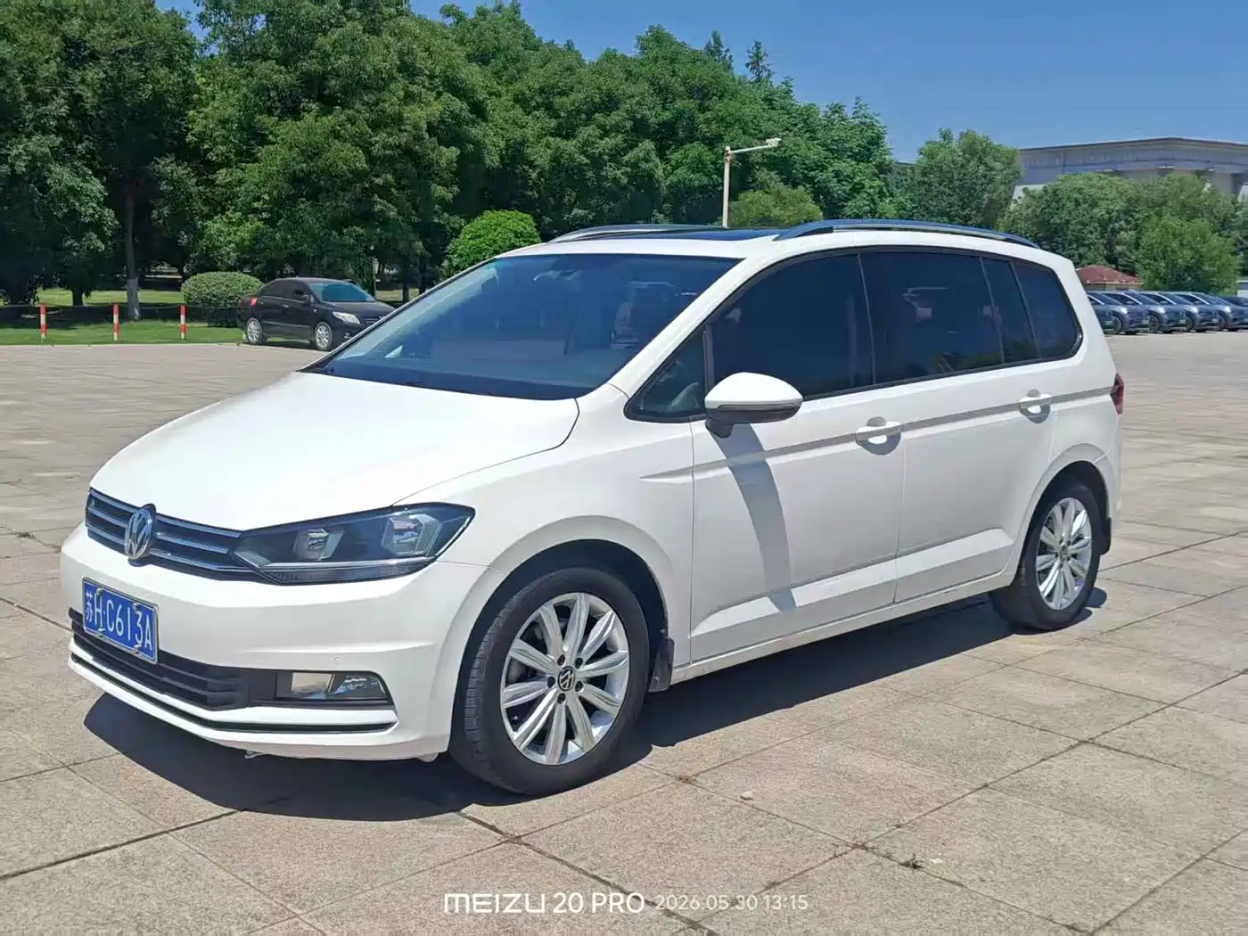 VOLKSWAGEN TOURAN