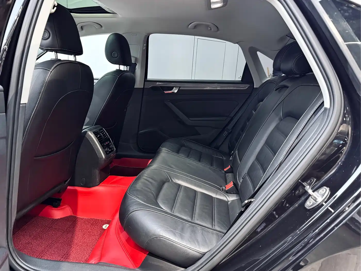 Volkswagen Passat 2017 330TSI DSG Prestige фото 14