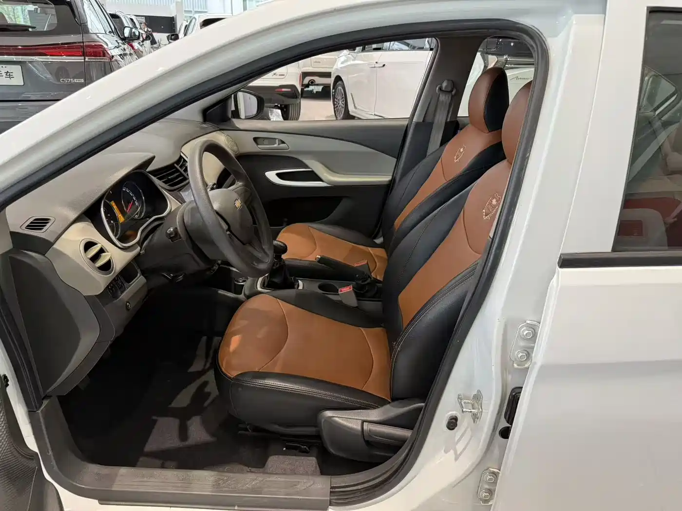Chevrolet Sail 2016 Sail 3 1.3L Manual Comfort Sunroof Edition фото 6