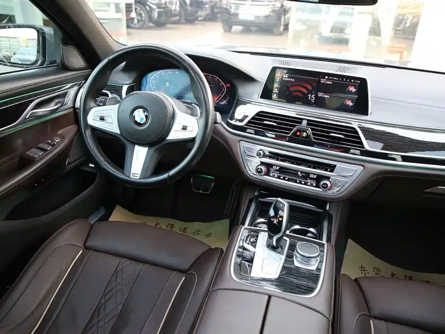 BMW 7 Series 2021 Model 730Li M Sport Package фото 10