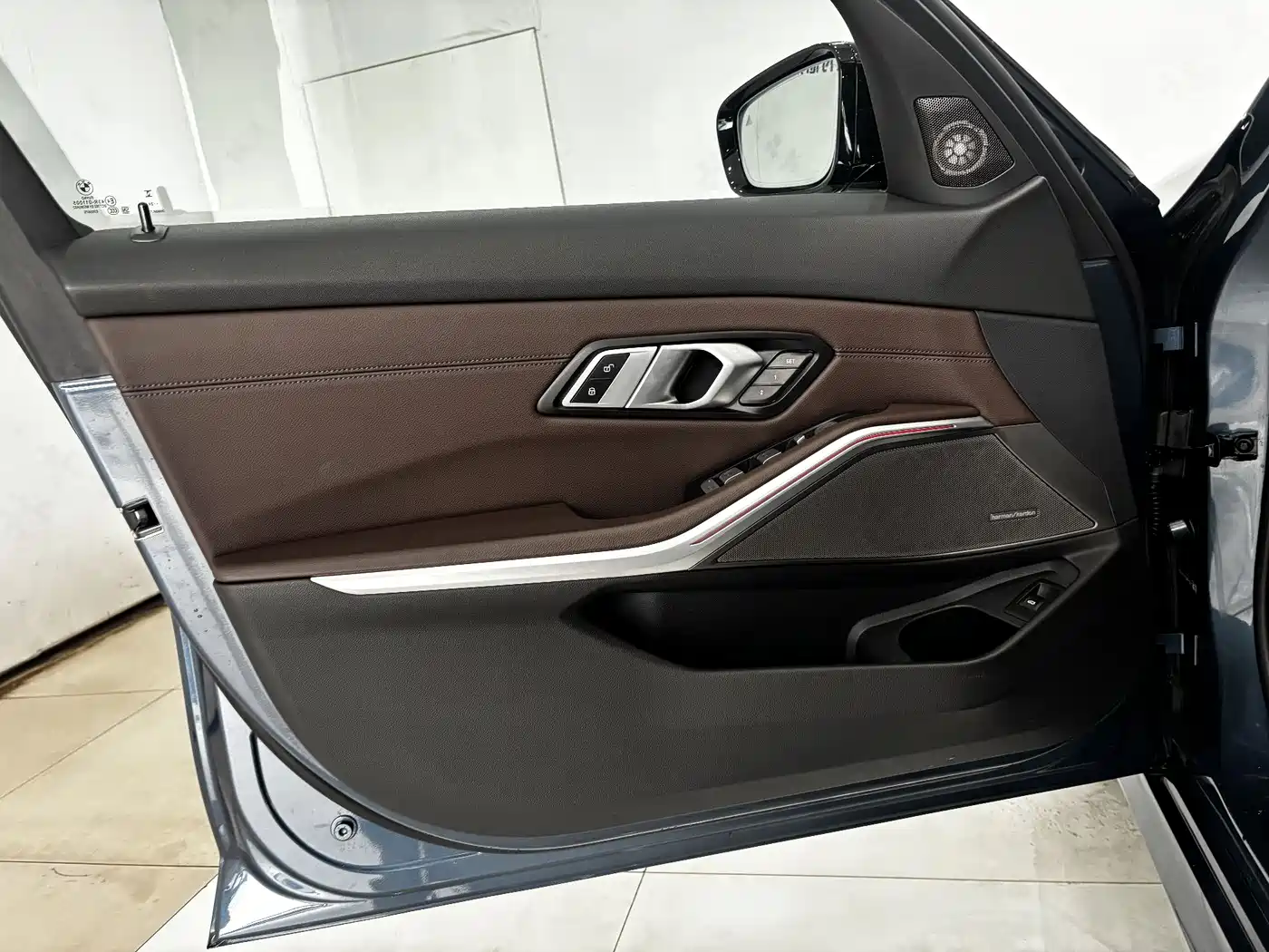 BMW 3 Series 2025 330Li Premium M Sport Night Edition фото 10