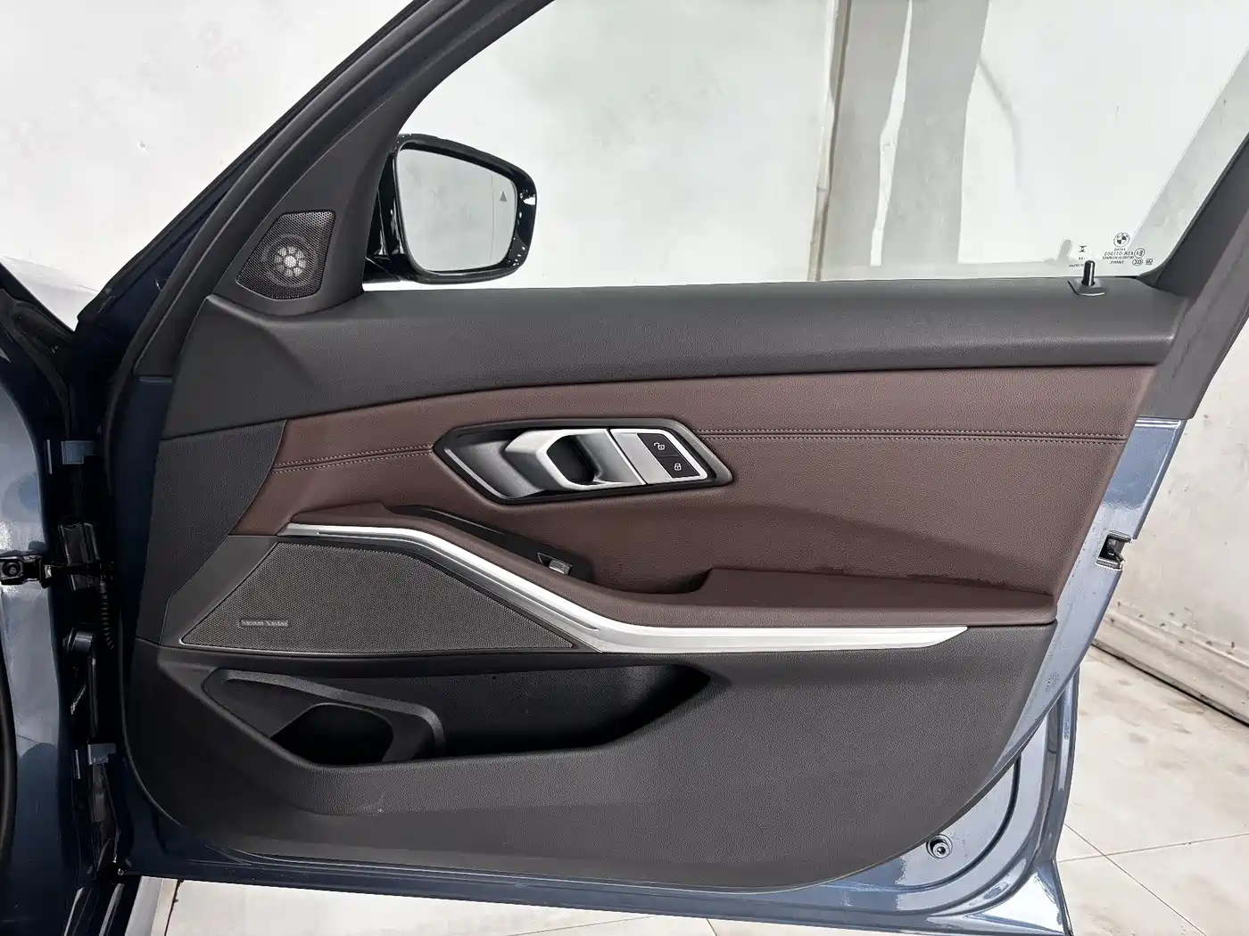 BMW 3 Series 2025 330Li Premium M Sport Night Edition фото 26