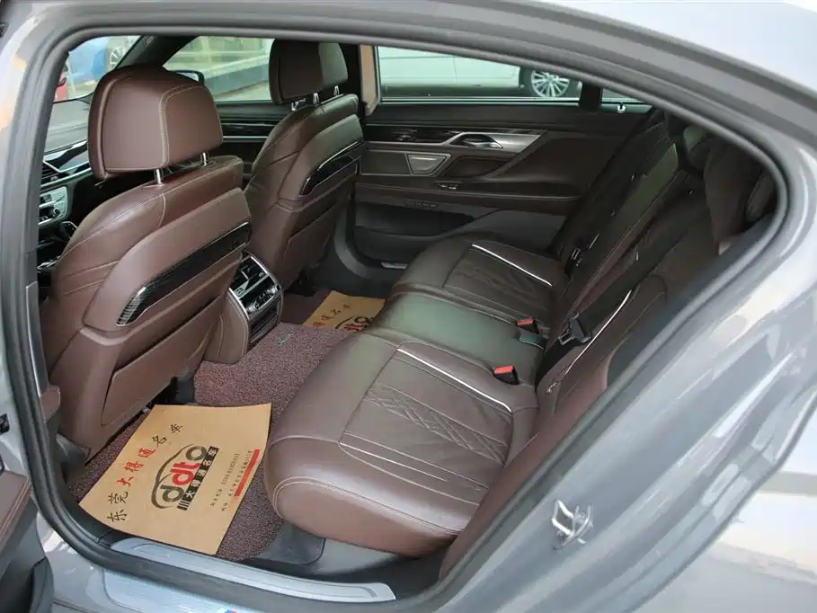 BMW 7 Series 2021 Model 730Li M Sport Package фото 6