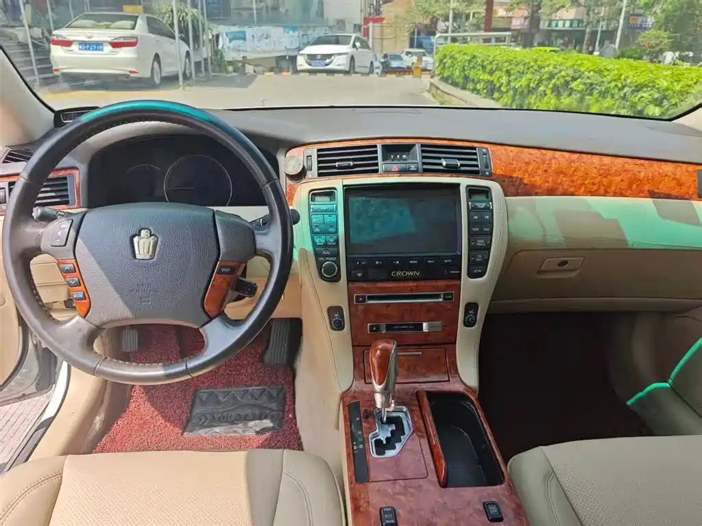 Toyota Crown 2009 2.5L Royal Special Enhanced Edition фото 8