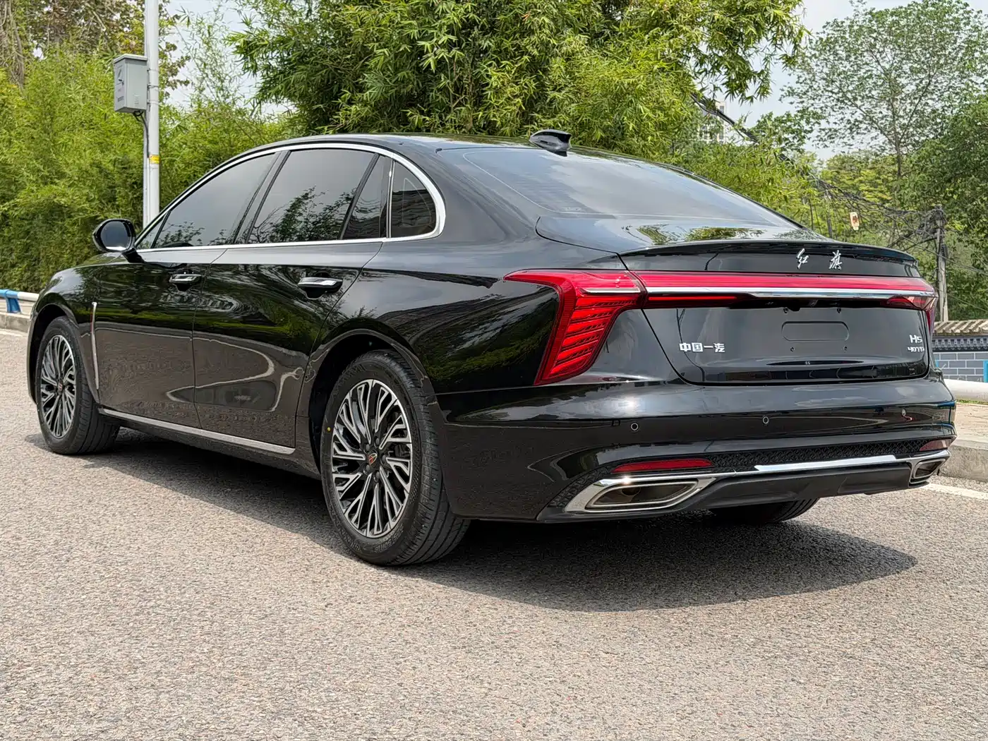 Hongqi H5 2024 2.0T Automatic Smart Connect Flag Smooth Edition фото 24