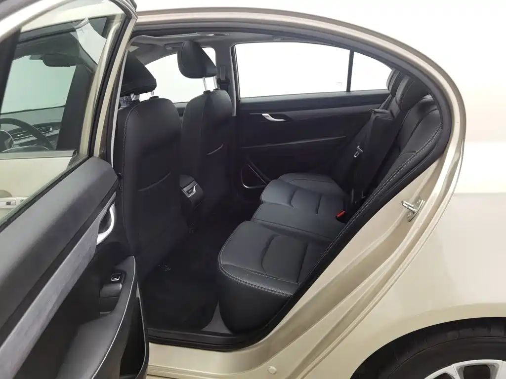Фото 15 - Geely Emgrand