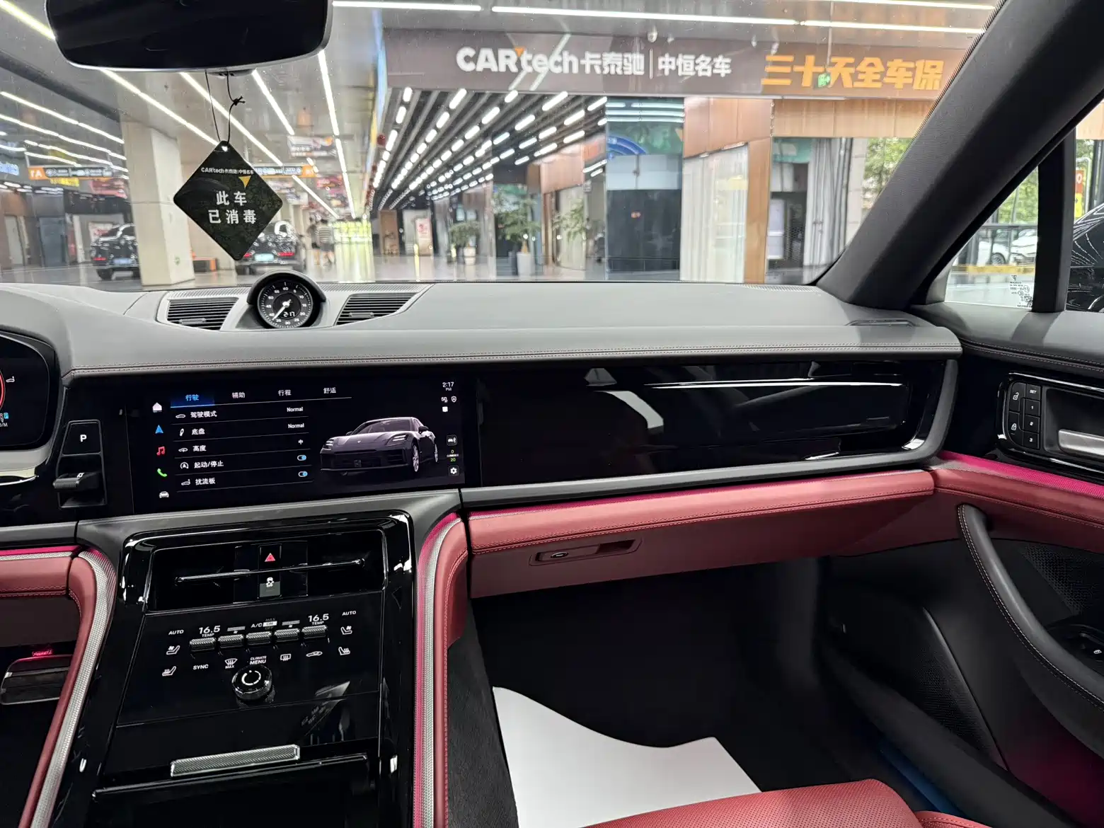 Photo 19 - Porsche Panamera
