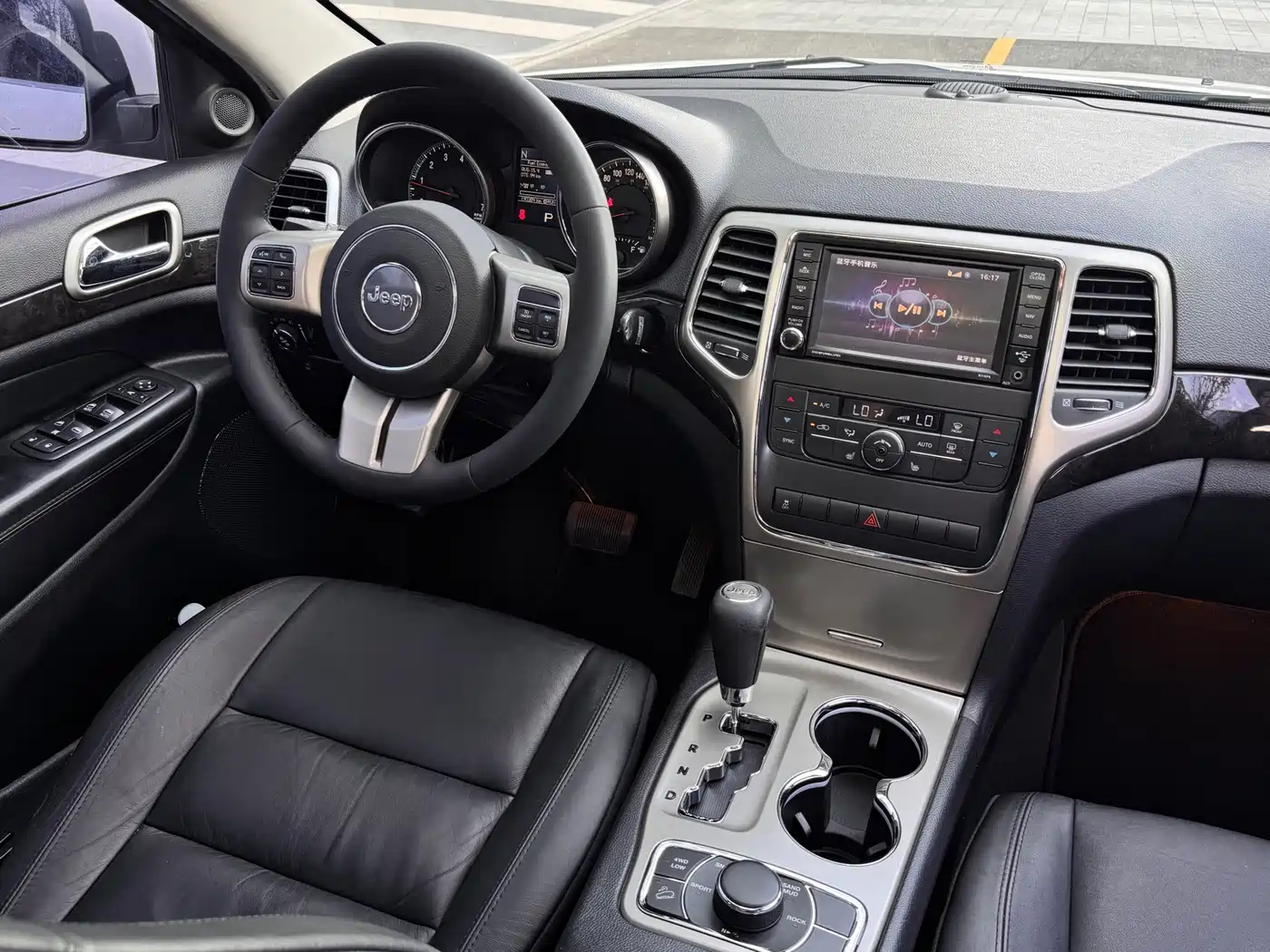 Фото 10 - Jeep Grand Cherokee (Import)