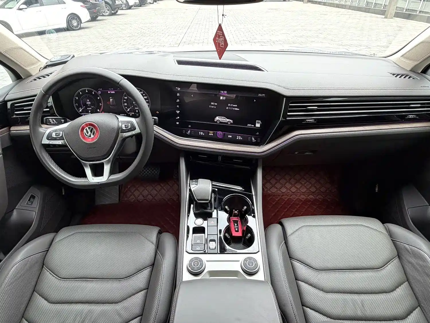 Фото 7 - Volkswagen Touareg