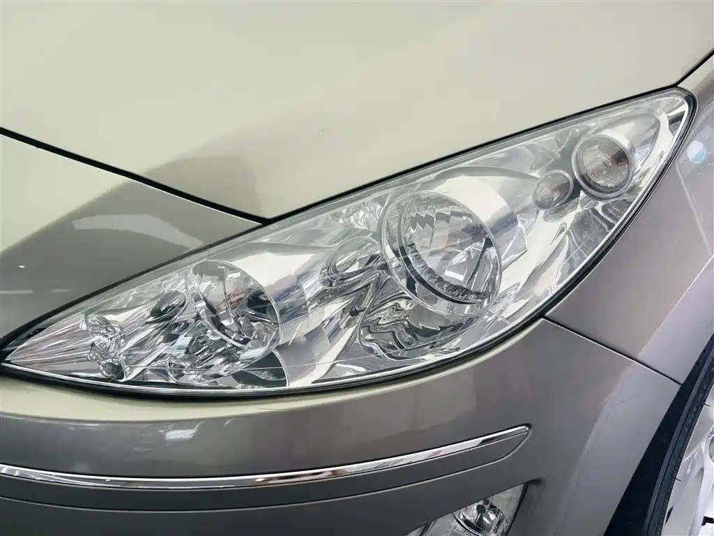 Peugeot 408 2013 2.0L Automatic Comfort Edition фото 11
