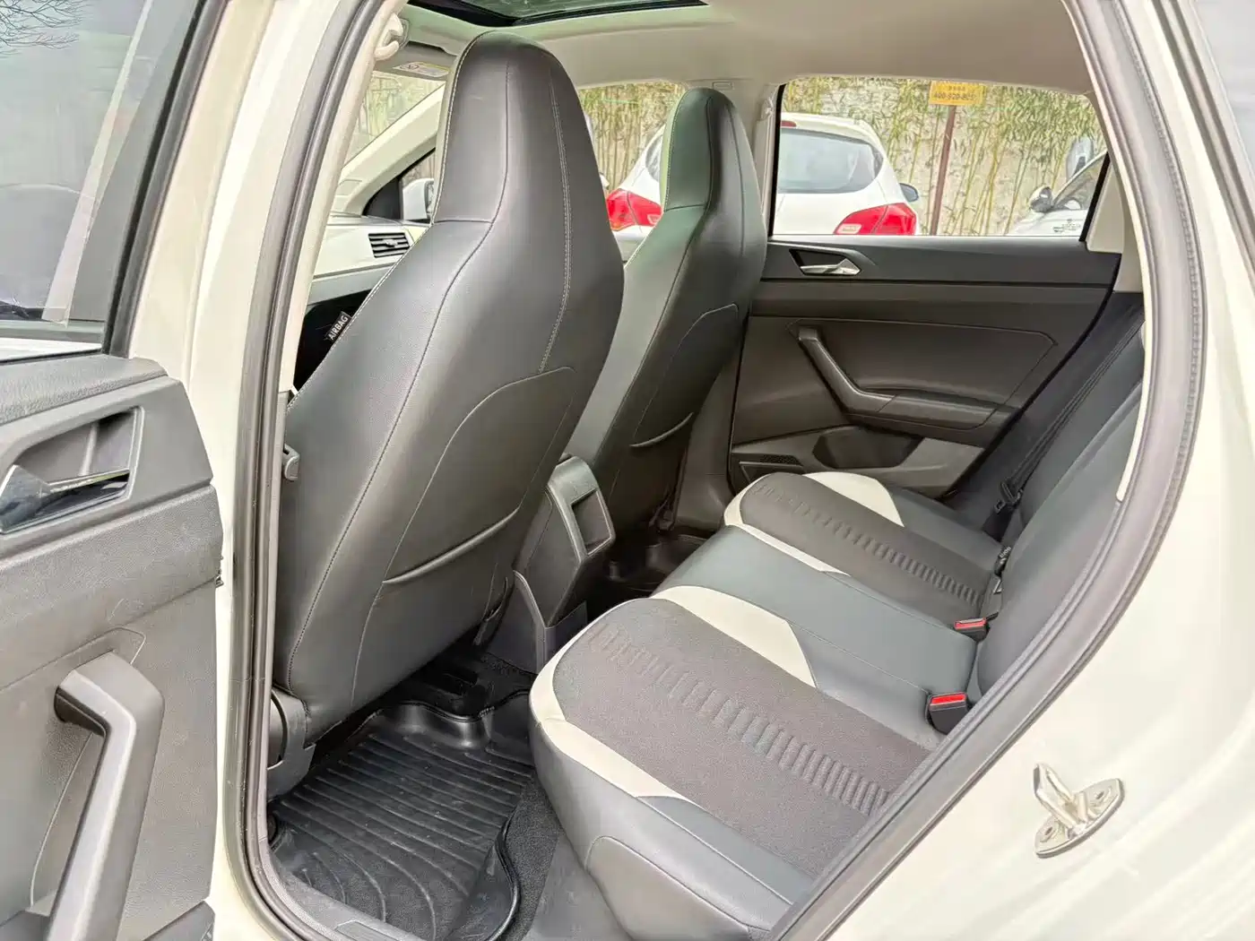 Volkswagen Polo 2019 Plus 1.5L Automatic Colorful Tech Edition фото 6