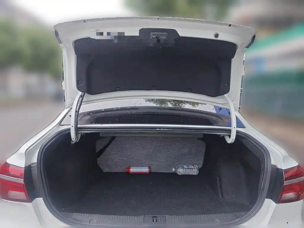 Фото 20 - Roewe i6