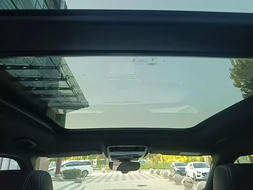 Фото 18 - Land Rover Range Rover Velar