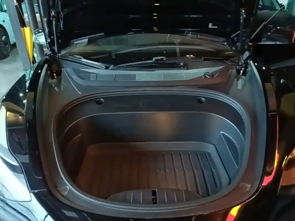 Фото 20 - Tesla Model 3