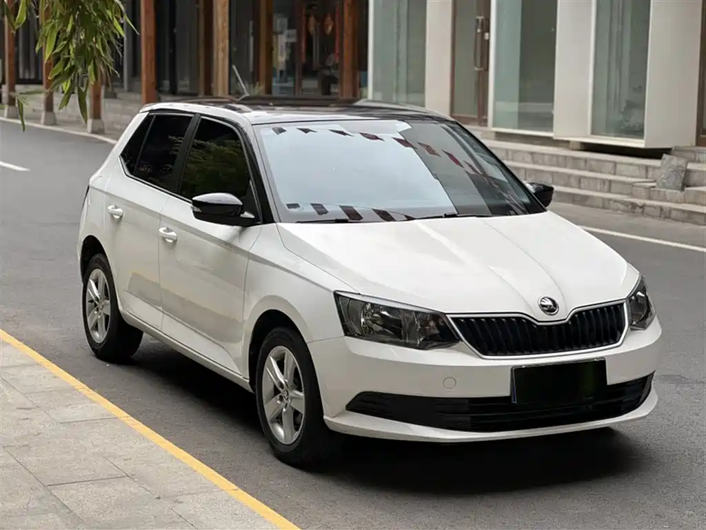 Škoda Fabia 2017 1.4L Auto Car Enjoy Edition фото 4