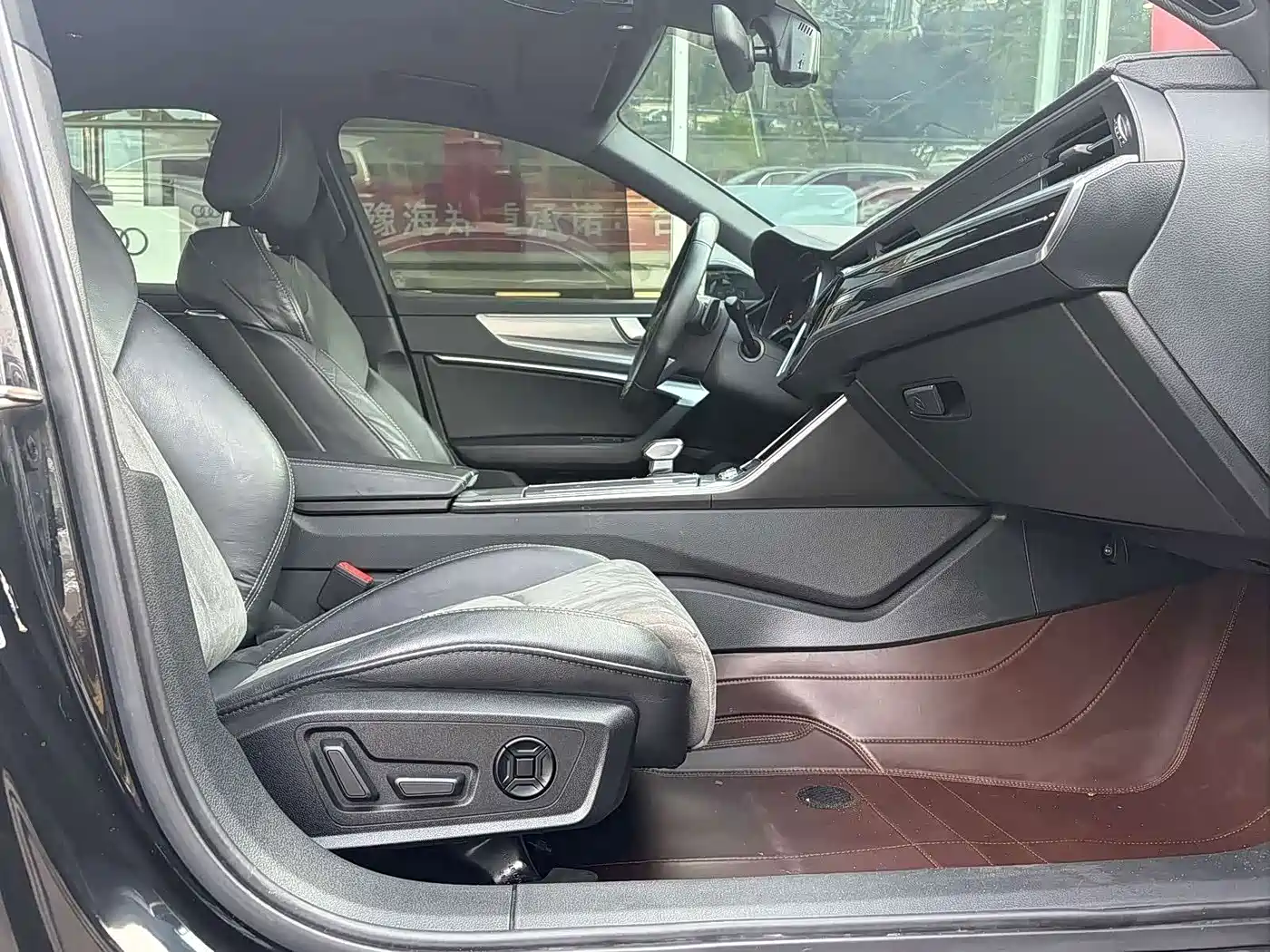 Фото 8 - Audi A6L